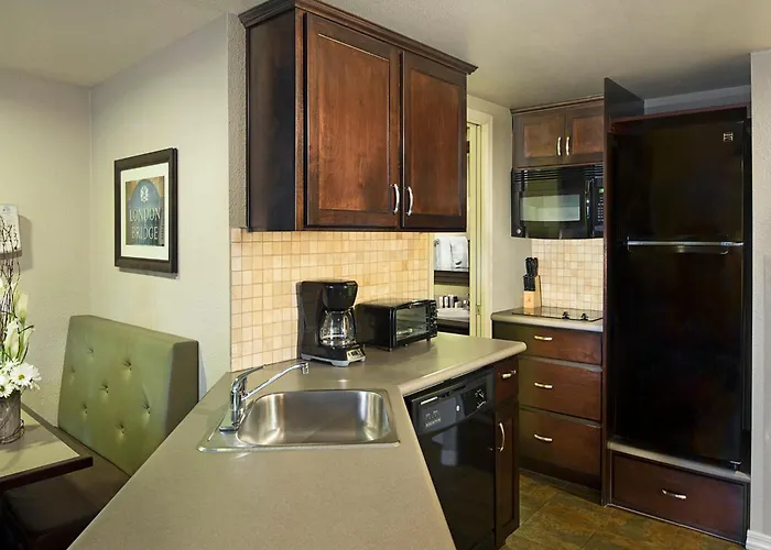 London Bridge Hotel 3*